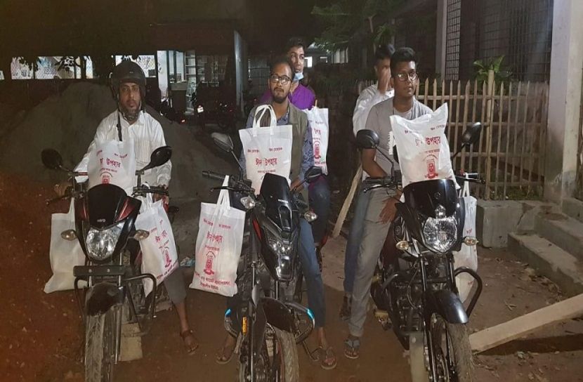 ঠাকুরগাঁওয়ে রাতের আঁধারে ঈদ উপহার বিতরণ