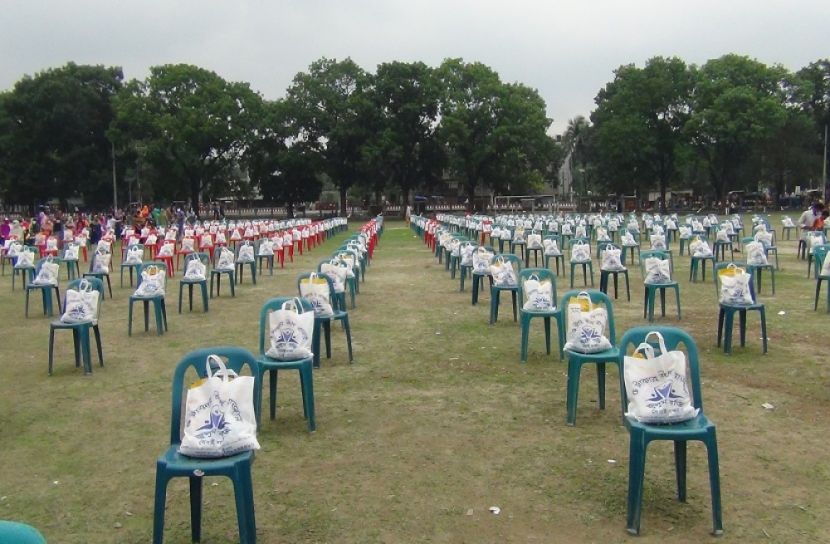 সহায় জুলুম বস্তির উদ্যোগে ৫ টাকায় ঈদ বাজার