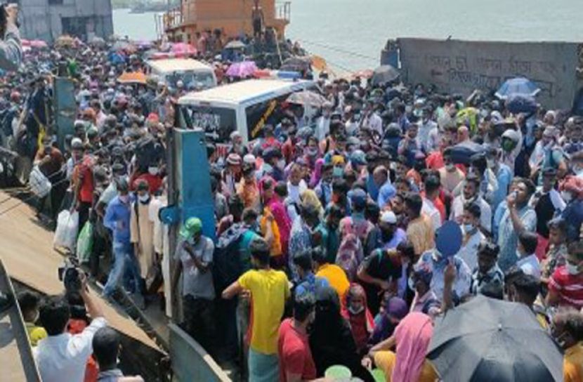 ফেরিতে যাত্রীচাপে ৫ জনের মৃত্যু