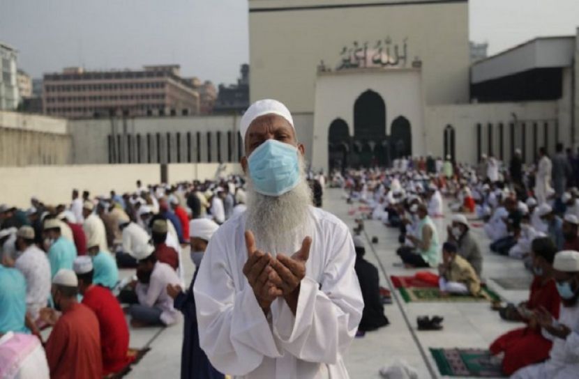 করোনামুক্তির জন্য ঈদ জামাতে বিশেষ দোয়া
