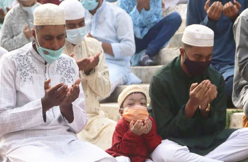 ফিলিস্তিনসহ সারা বিশ্বের মুসলমানদের হেফাজতের প্রার্থনা
