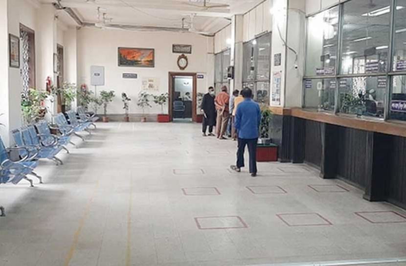 ব্যাংকে এখনো ঈদের আমেজ কাটেনি