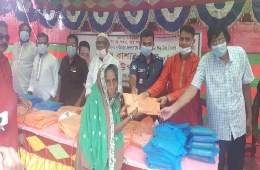 বোয়ালমারীতে ঈদ উপহার প্রদান