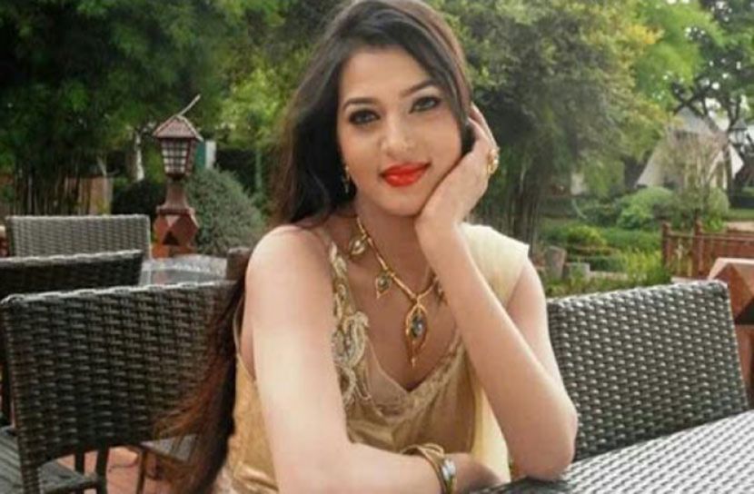 নাশতার সঙ্গে ভাসছেন বর্ষা
