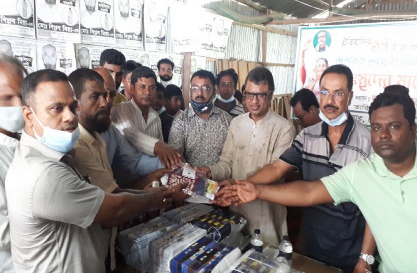স্বদেশ প্রত্যাবর্তন দিবস উপলক্ষে বস্ত্র বিতরণ