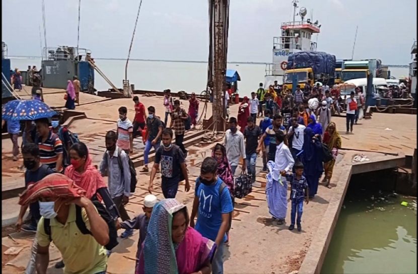 পাটুরিয়া ঘাটে যাত্রী দূর্ভোগ