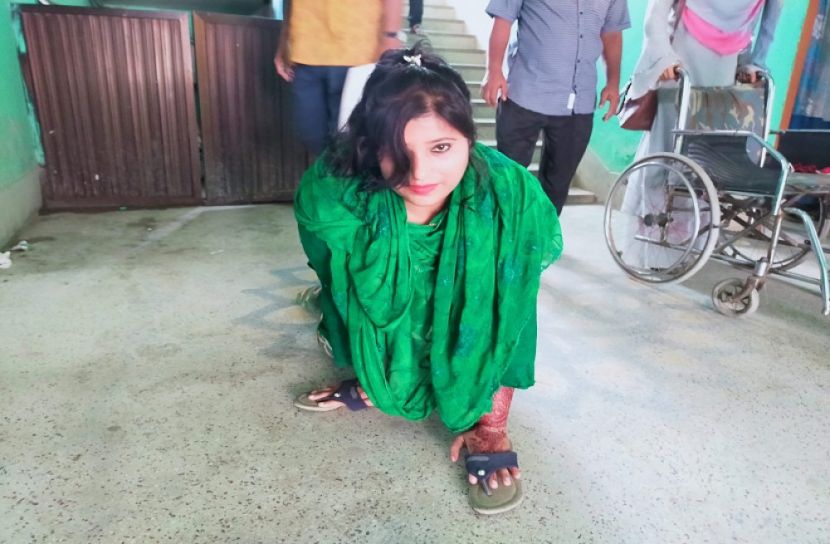 শারীরিক প্রতিবন্ধকতাকে জয় করলেন আকলিমা