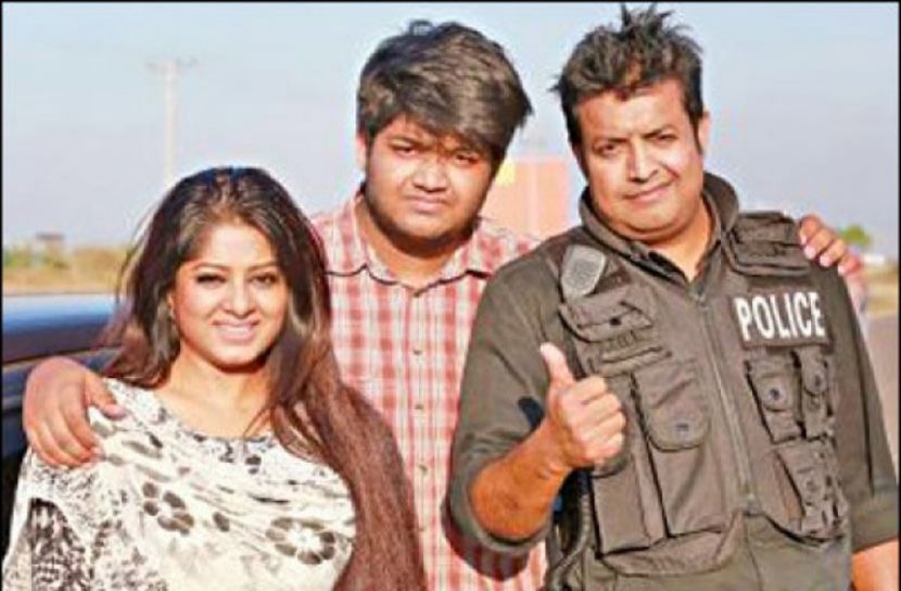 ওমর সানির ছেলের সিসা বারে অভিযান, আটক ১১ 