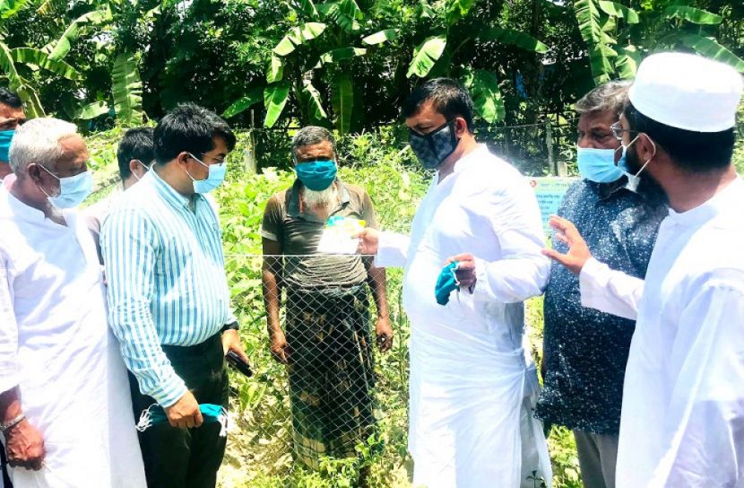 বীজ পৌঁছে দিলেন এমপি শাওন
