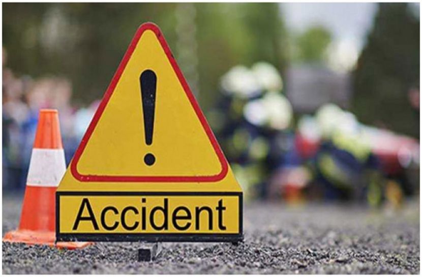 ঘুমন্ত অবস্থায় গাড়ি থেকে পড়ে ১ ব্যক্তির মৃত্যু 