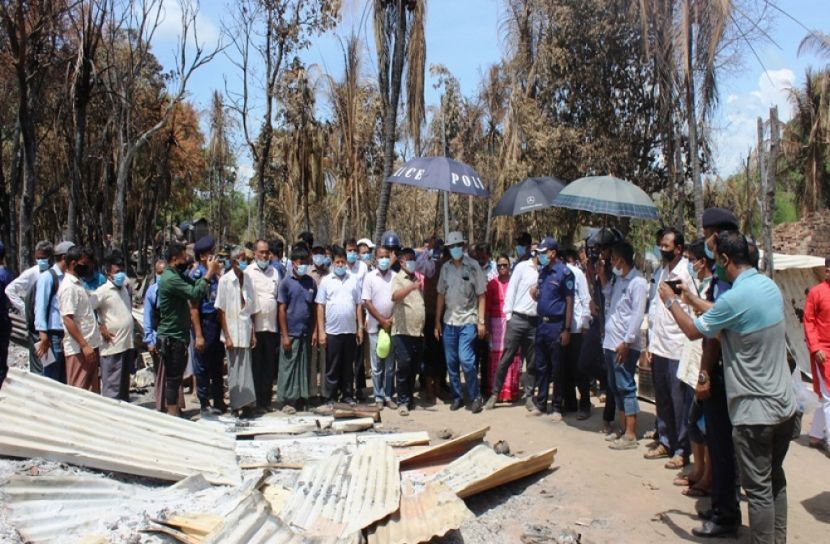 বান্দরবানে অগ্নিকাণ্ডে ক্ষতিগ্রস্তদের ত্রাণ বিতরণ