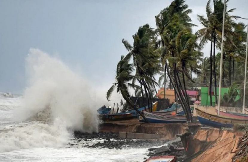 আসছে যশ : গভীর সাগর থেকে নৌকা-ট্রলার ফেরার নির্দেশ