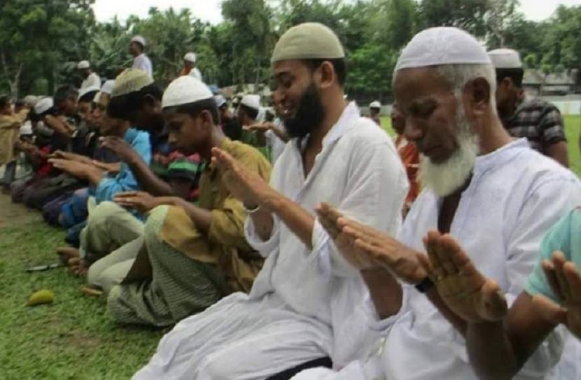 বৃষ্টির জন্য মোনাজাতে কাঁদলেন মুসল্লিরা 