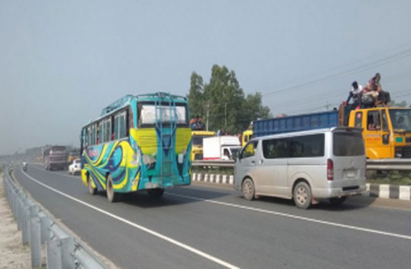 দীর্ঘদিন পর সড়কে দূরপাল্লার বাস