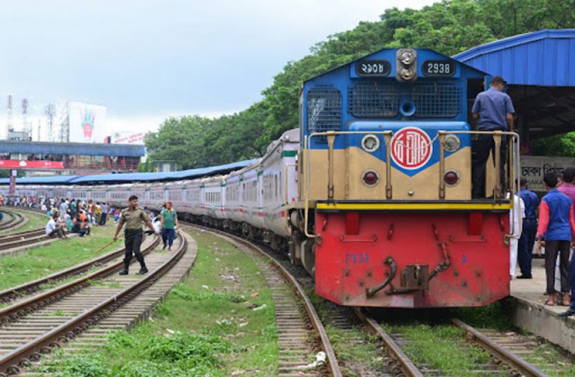 চলছে স্বস্তির বাহন ট্রেন 
