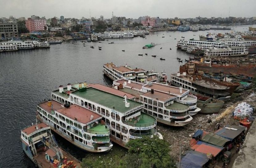 আবহাওয়া বৈরী, নৌযান চলাচল বন্ধ