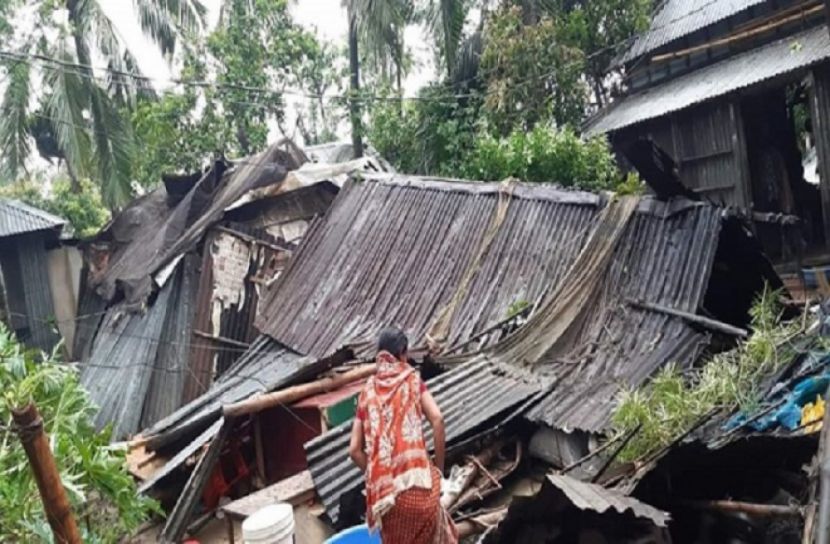 ঝিনাইদহে ঝড়ে অর্ধশত বাড়িঘর বিধ্বস্ত
