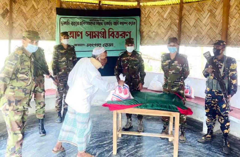 আগুনে ক্ষতিগ্রস্ত ২১ পরিবারের পাশে সেনাবাহিনী 
