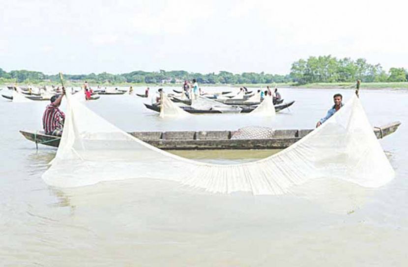 হালদায় প্রত্যাশিত ডিম না পেয়ে হতাশ সংগ্রহকারীরা
