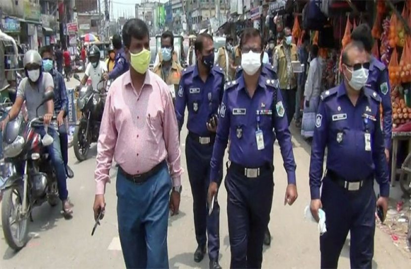 নাটোরে মাস্ক বিতরণ