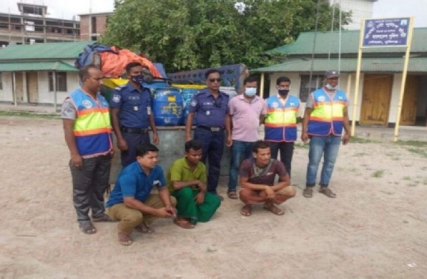 মুন্সীগঞ্জে ৫০ লাখ চিংড়ি রেনু অবমুক্ত 