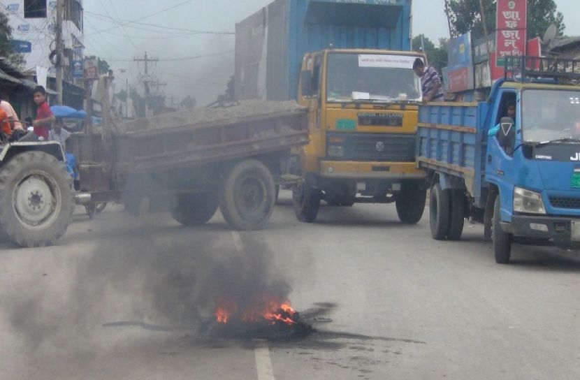 ঠাকুরগাঁও-বালিয়াডাঙ্গী উপজেলায় বিক্ষোভ