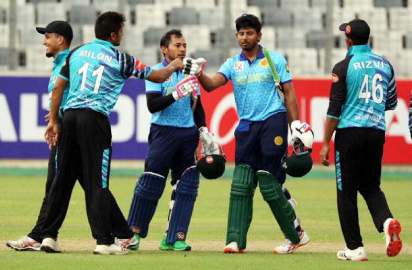 মুশফিকের ব্যাটে আবাহনীর জয়