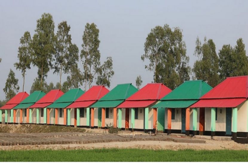 ঠাকুরগাঁওয়ে লাল সবুজের বর্ণিল ঘর