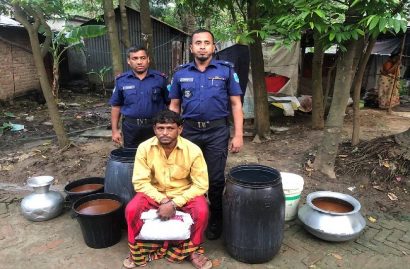 সাভারে ২৮০ লিটার চোলাই মদ উদ্ধার 
