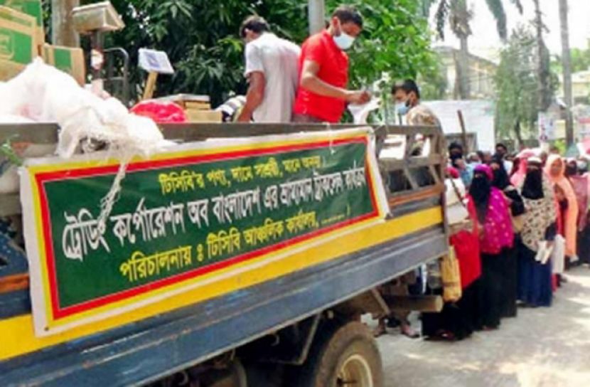 ১০০ টাকা লিটারে সয়াবিন তেল বিক্রি শুরু