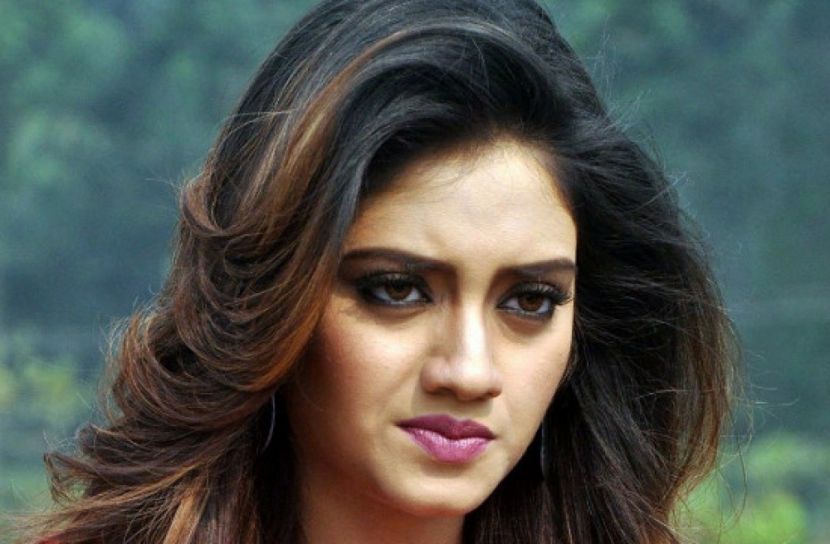 আমি চাই না তুমি এসো…