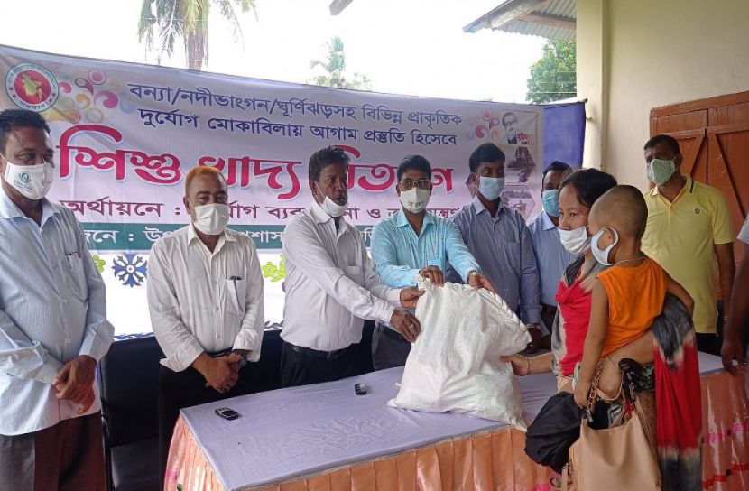 বাঘাইছড়িতে শিশু ও গো-খাদ্য বিতরণ 