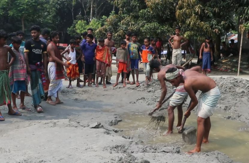 পাবনায় বালিচাপায় শিশু নিখোঁজ