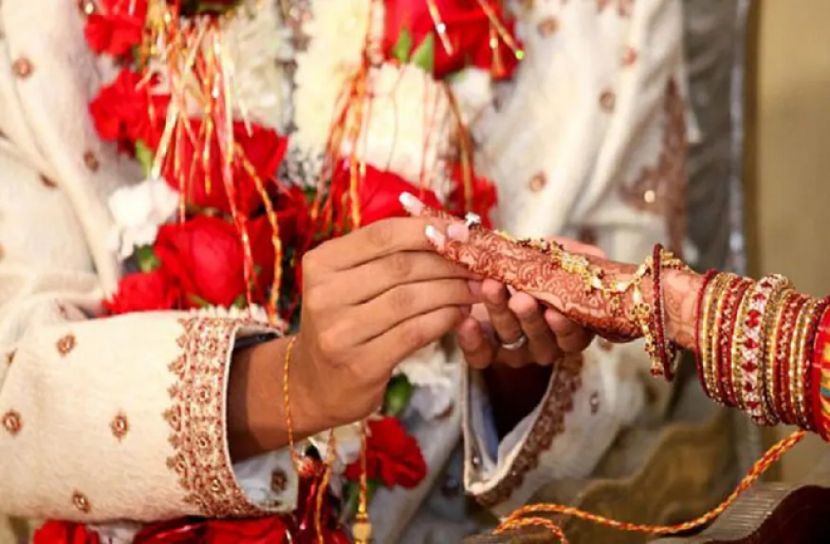 এক কনেকে বিয়ে করতে হাজির দুই বর!