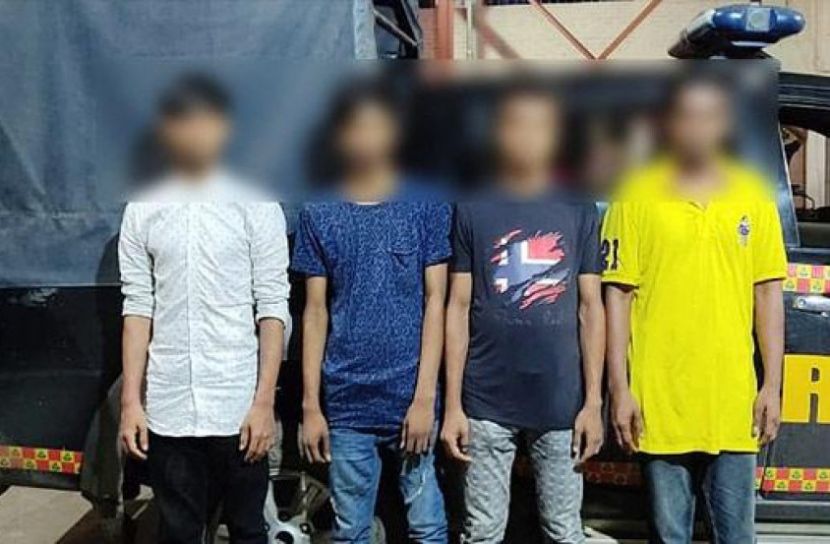অস্ত্রসহ কিশোর গ্যাংয়ের ৪ সদস্য গ্রেফতার