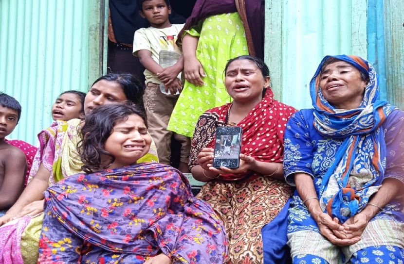 যখন ছাড়লো বাবা আর চোখ খুলে দেখলো না