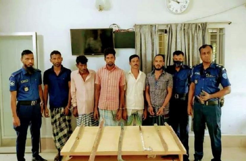 সরাইলে অস্ত্রসহ পাঁচ ডাকাত গ্রেফতার