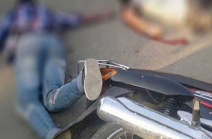 অ্যাম্বুলেন্স চাপায় দুই মোটরসাইকেল আরোহী নিহত