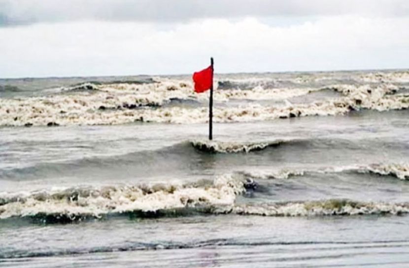 সমুদ্র বন্দরে ৩ নম্বর সতর্ক সংকেত
