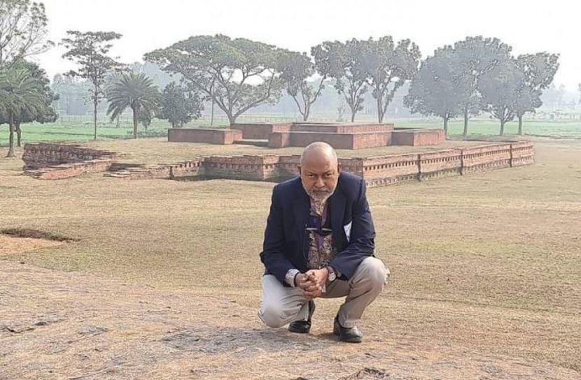 ভিসি কলিমউল্লাহ'র বিদায়ে আতশবাজি ও মিষ্টি বিতরণ