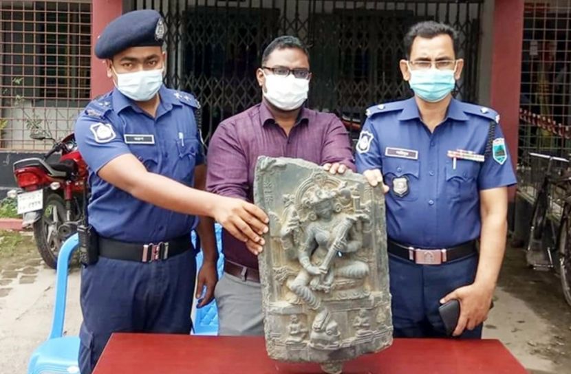 জয়পুরহাটে কষ্টি পাথরের মূর্তি উদ্ধার