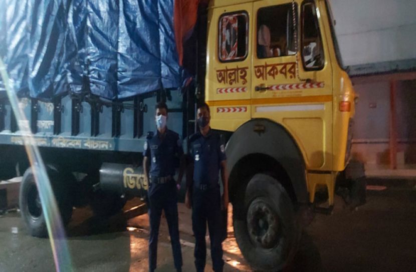 পঞ্চগড়ে ২০০ বস্তা চাসহ ট্রাক আটক