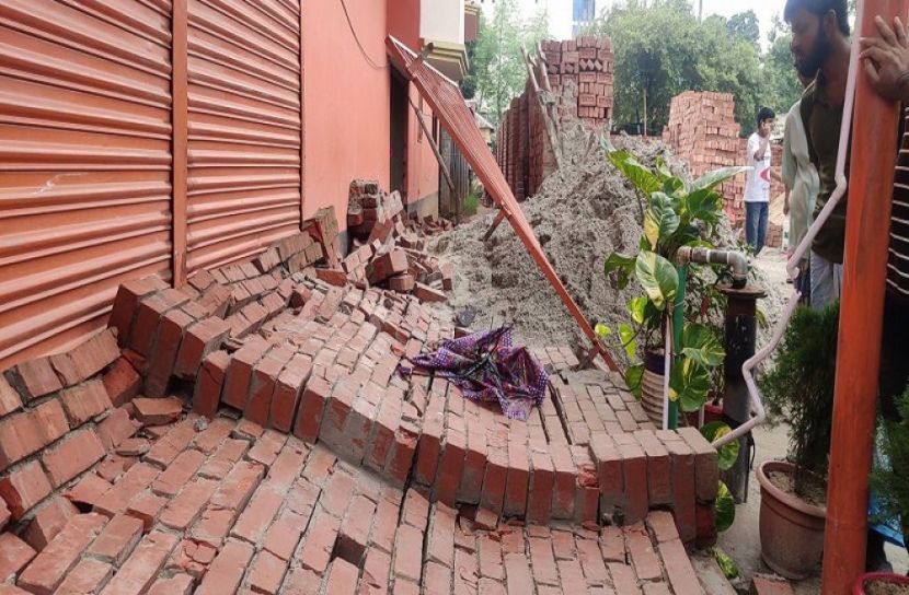 দেওয়াল ধসে নারী শ্রমিকের মৃত্যু