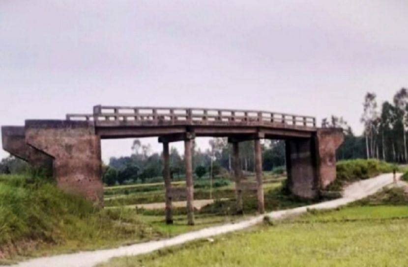 ব্রিজ আছে রাস্তা নেই