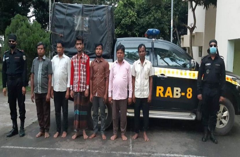 গ্রেফতার ৬ চোরাকারবারি
