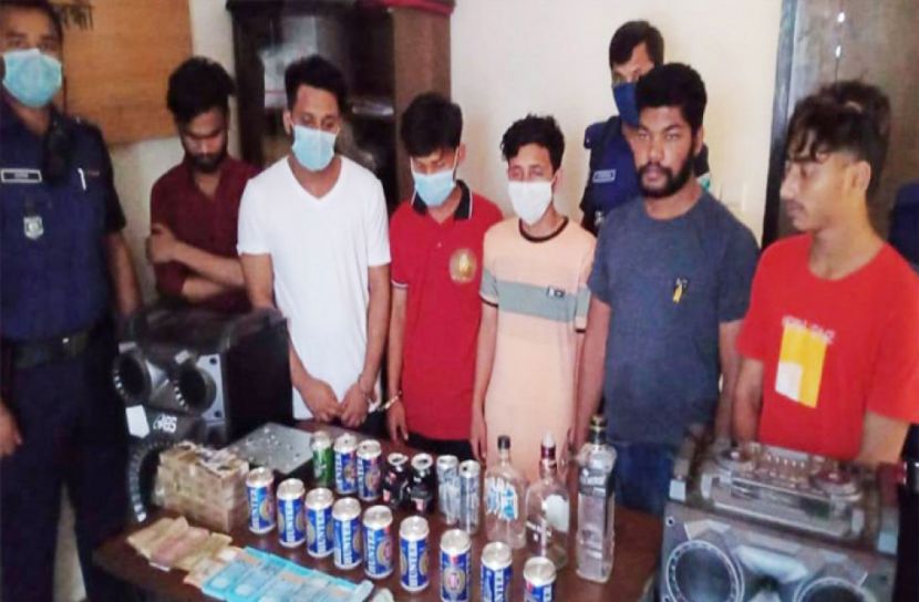 রূপগঞ্জে নেশাদ্রব্যসহ ২৪ তরুণ-তরুণী আটক