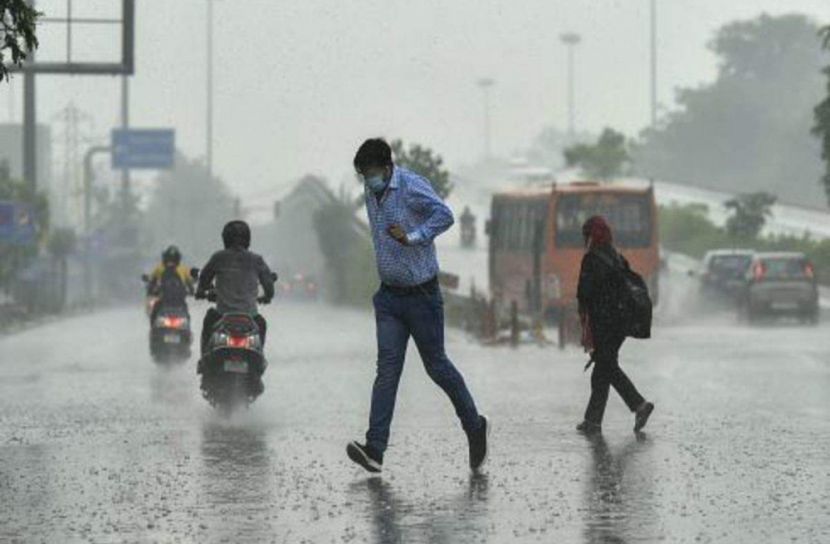 ভারি বৃষ্টির আভাস, পাহাড় ধসের শঙ্কা