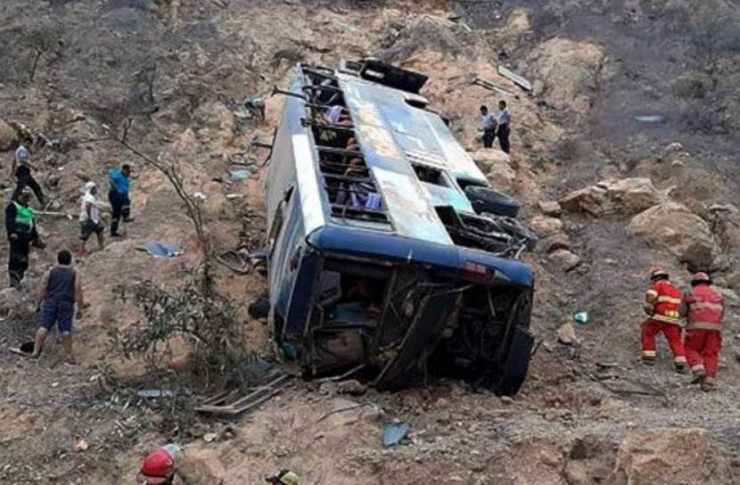 ১৩০০ ফুট গভীরে বাস পড়ে নিহত ২৭