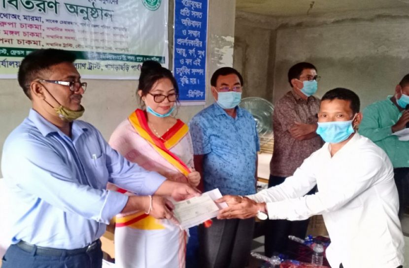 ৫৮টি বৌদ্ধ মন্দিরে চেক বিতরণ