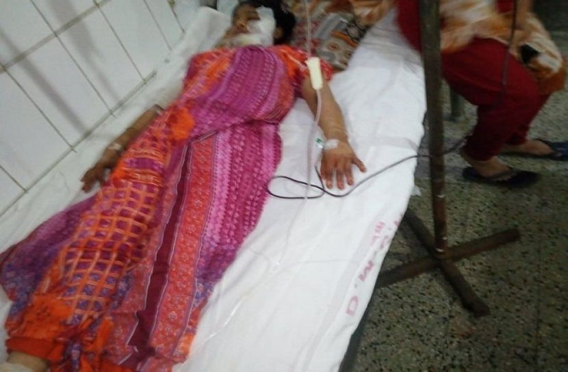 স্বামীর দায়ের কোপে জখম স্ত্রী 